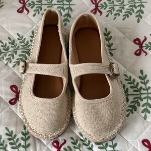 Old Navy Cream Mary Jane Dress Shoes for Kids